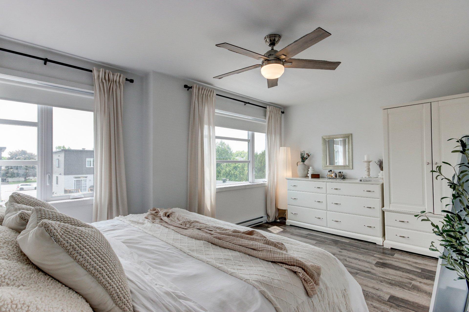 









885


Rue St-Jacques

, 102,
Saint-Jean-sur-Richelieu,




QC
J3B2N6

