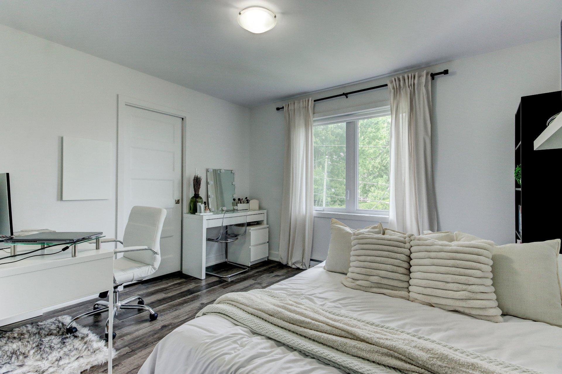 









885


Rue St-Jacques

, 102,
Saint-Jean-sur-Richelieu,




QC
J3B2N6

