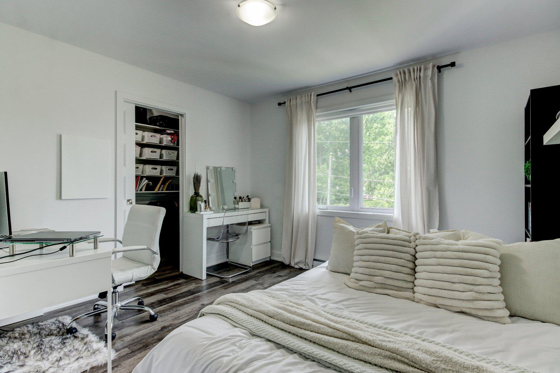 









885


Rue St-Jacques

, 102,
Saint-Jean-sur-Richelieu,




QC
J3B2N6


