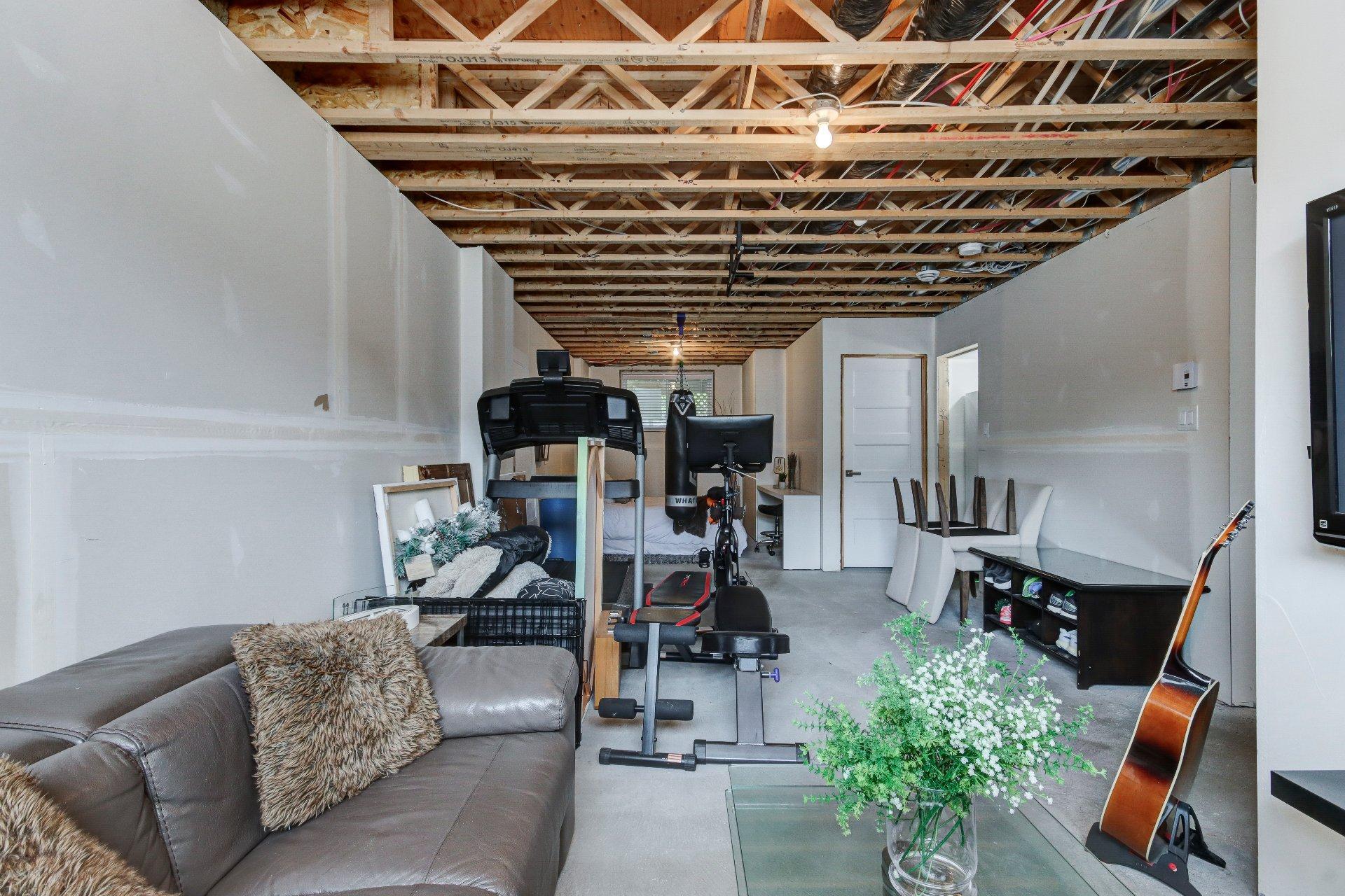 









885


Rue St-Jacques

, 102,
Saint-Jean-sur-Richelieu,




QC
J3B2N6

