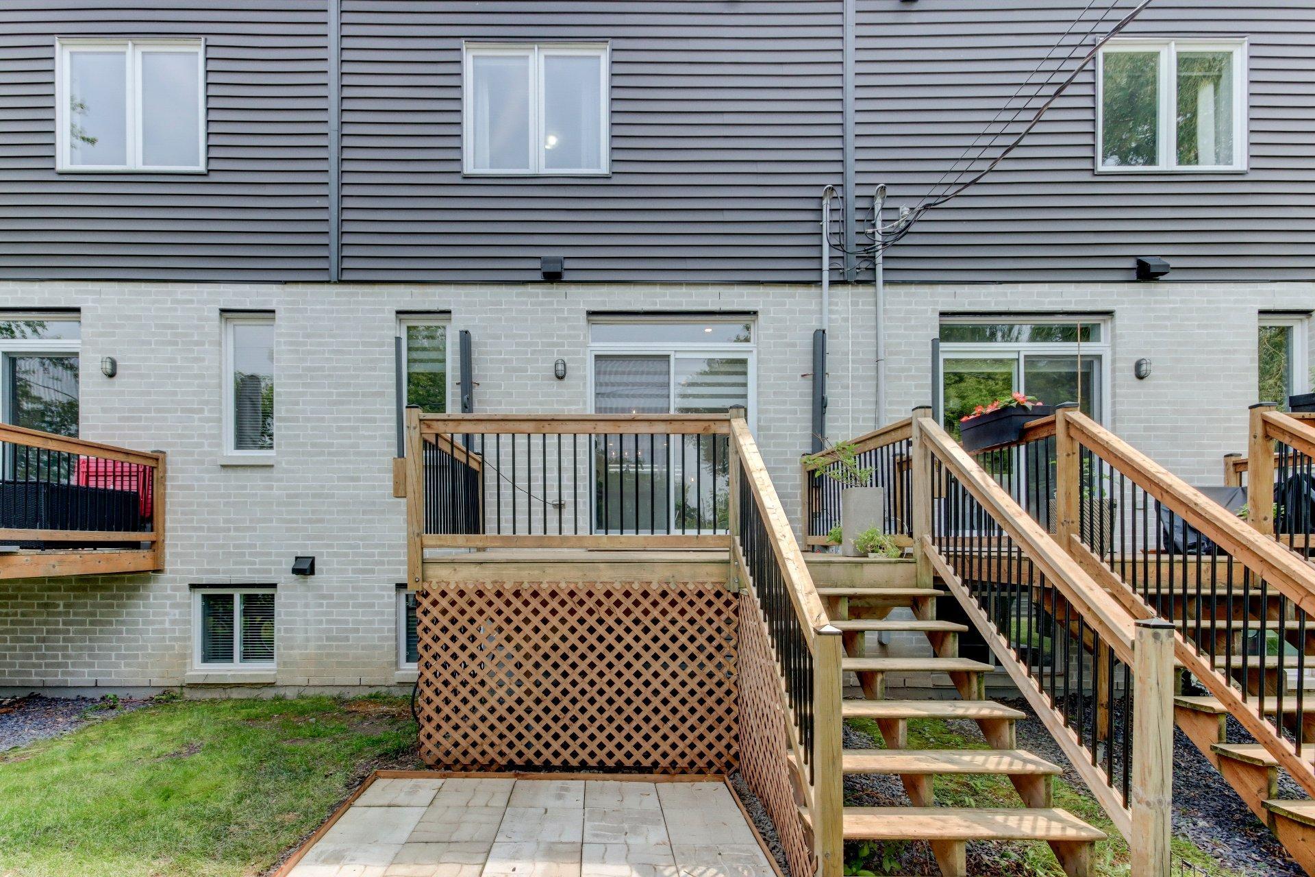 









885


Rue St-Jacques

, 102,
Saint-Jean-sur-Richelieu,




QC
J3B2N6

