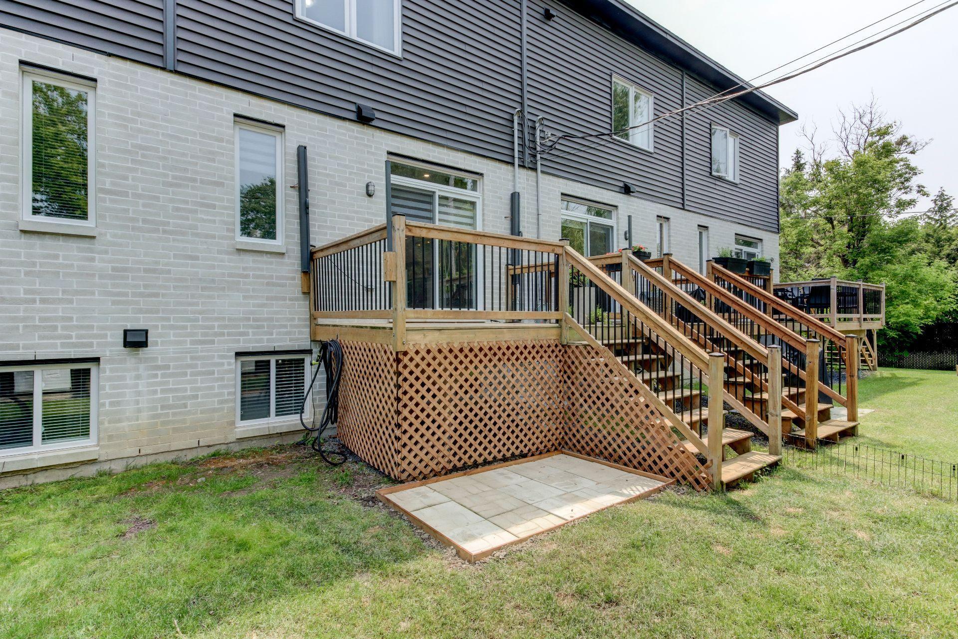 









885


Rue St-Jacques

, 102,
Saint-Jean-sur-Richelieu,




QC
J3B2N6

