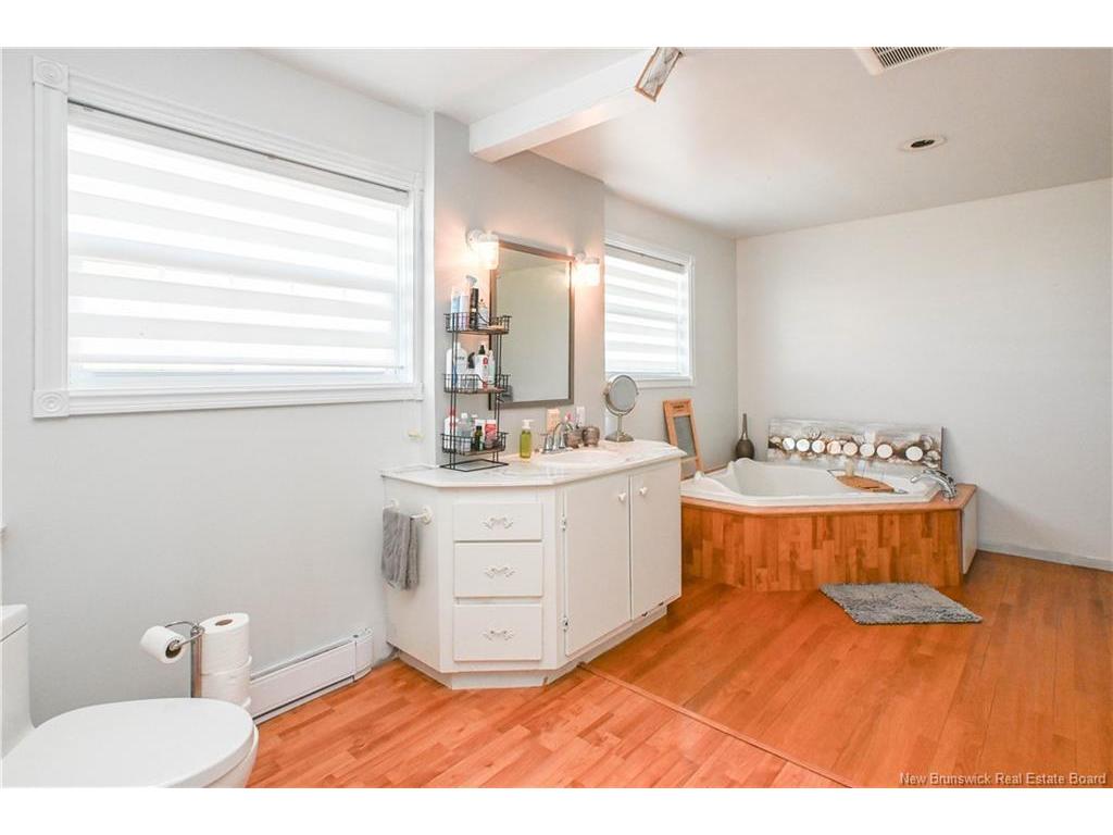 









103


rue du Pêcheur N.

ST,
Lamèque,




NB
E8T 1K6

