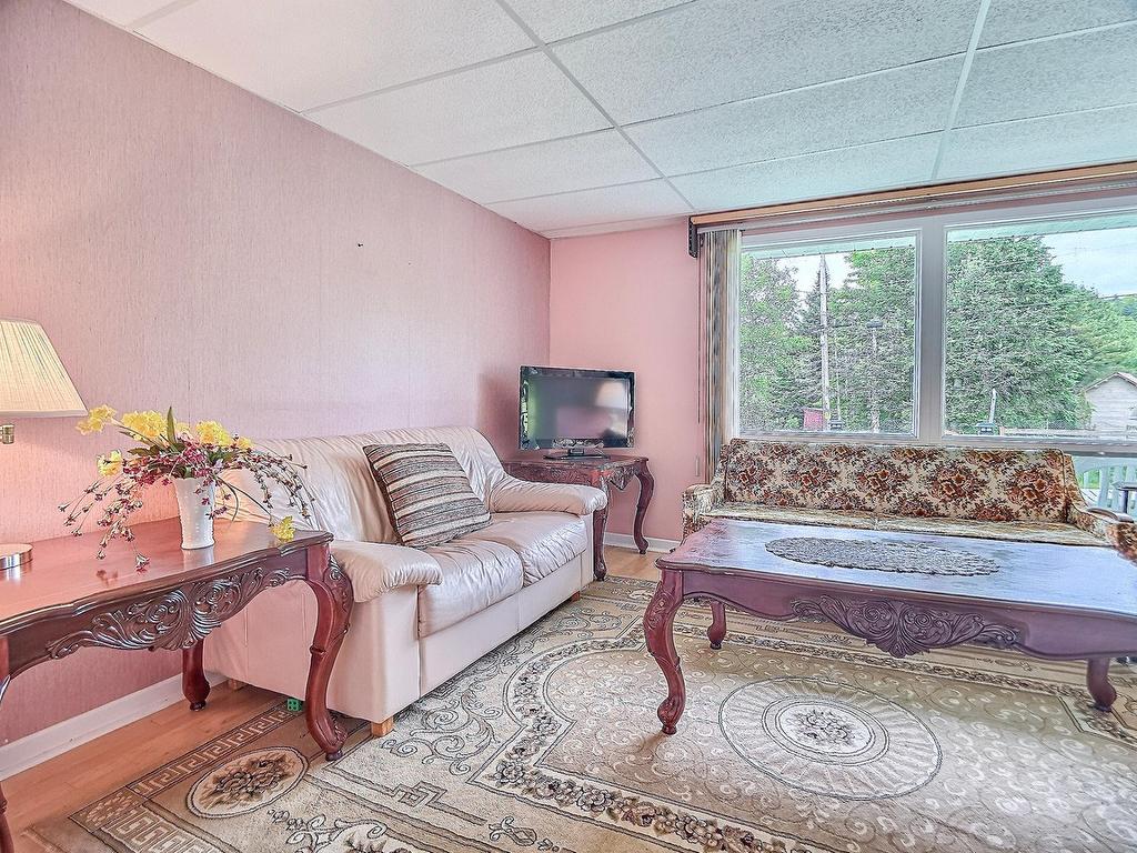









9


Ch. McMullin

,
Val-des-Monts,




QC
J8N2S5

