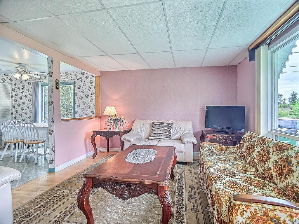 









9


Ch. McMullin

,
Val-des-Monts,




QC
J8N2S5

