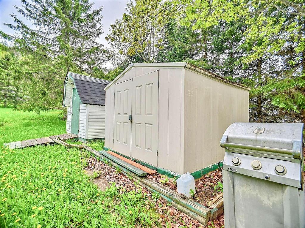 









9


Ch. McMullin

,
Val-des-Monts,




QC
J8N2S5

