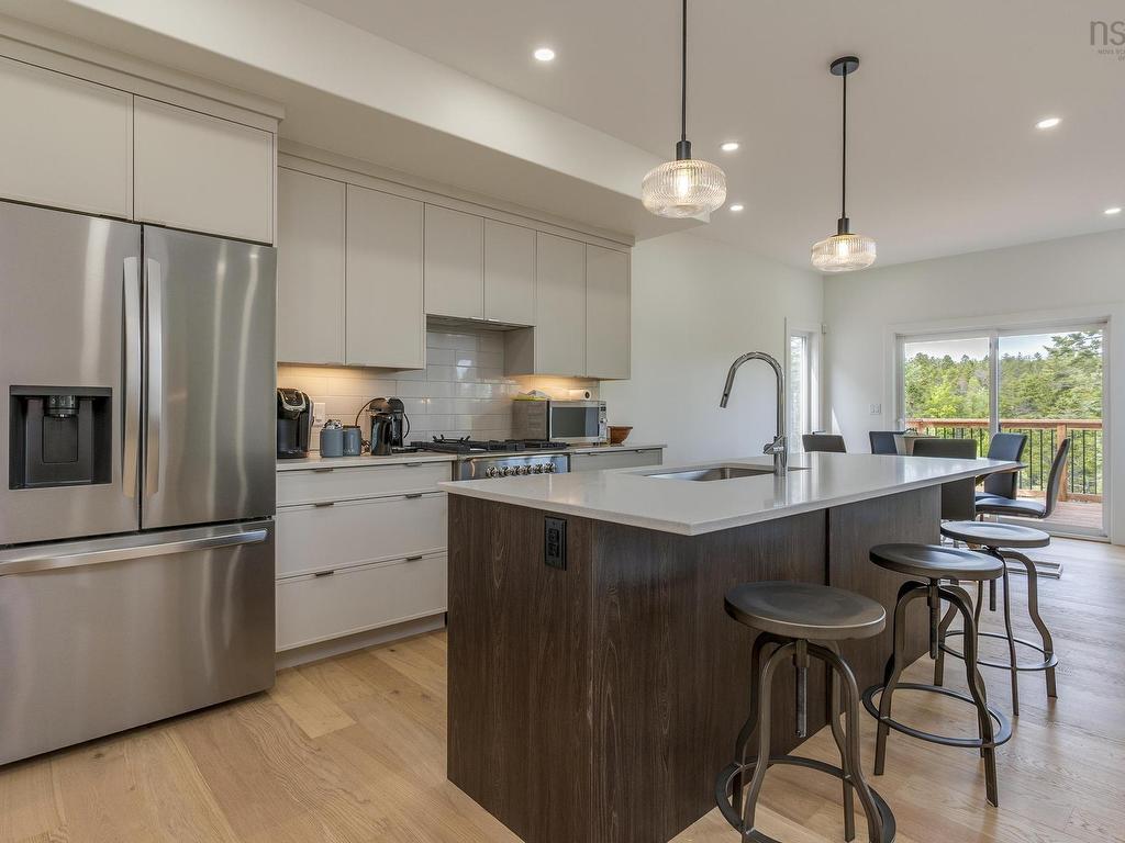 












PUN56 113 Puncheon Way

,
Bedford,




NS
B4B 2L1

