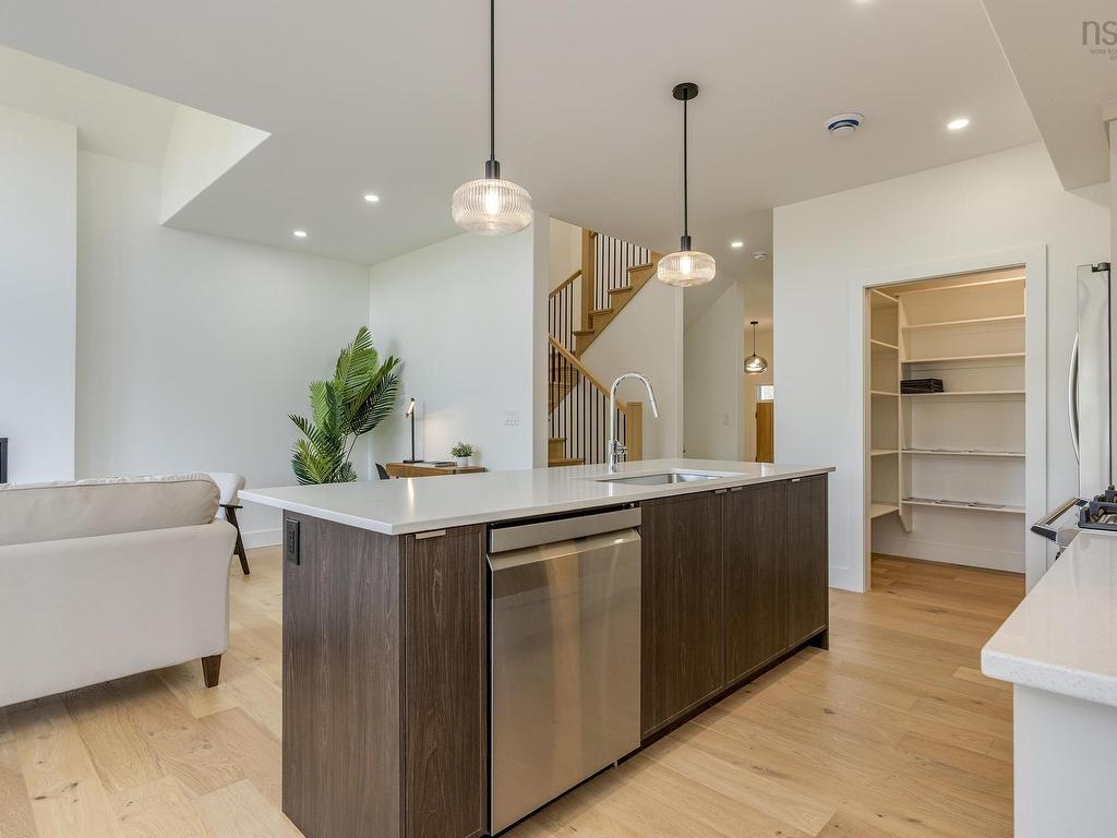 












PUN56 113 Puncheon Way

,
Bedford,




NS
B4B 2L1


