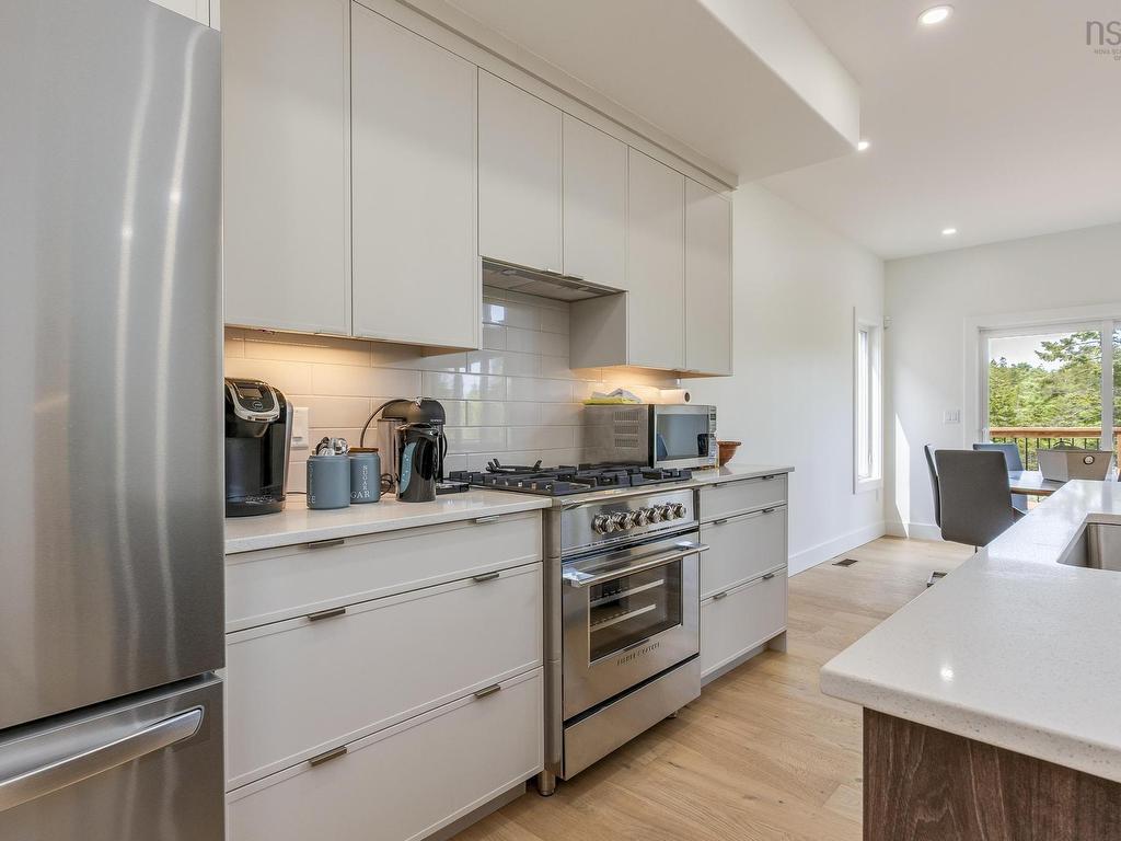 












PUN56 113 Puncheon Way

,
Bedford,




NS
B4B 2L1

