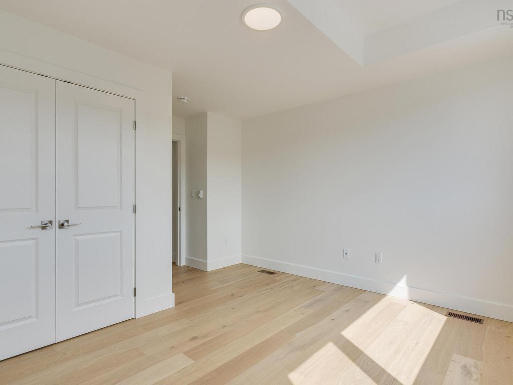 












PUN56 113 Puncheon Way

,
Bedford,




NS
B4B 2L1

