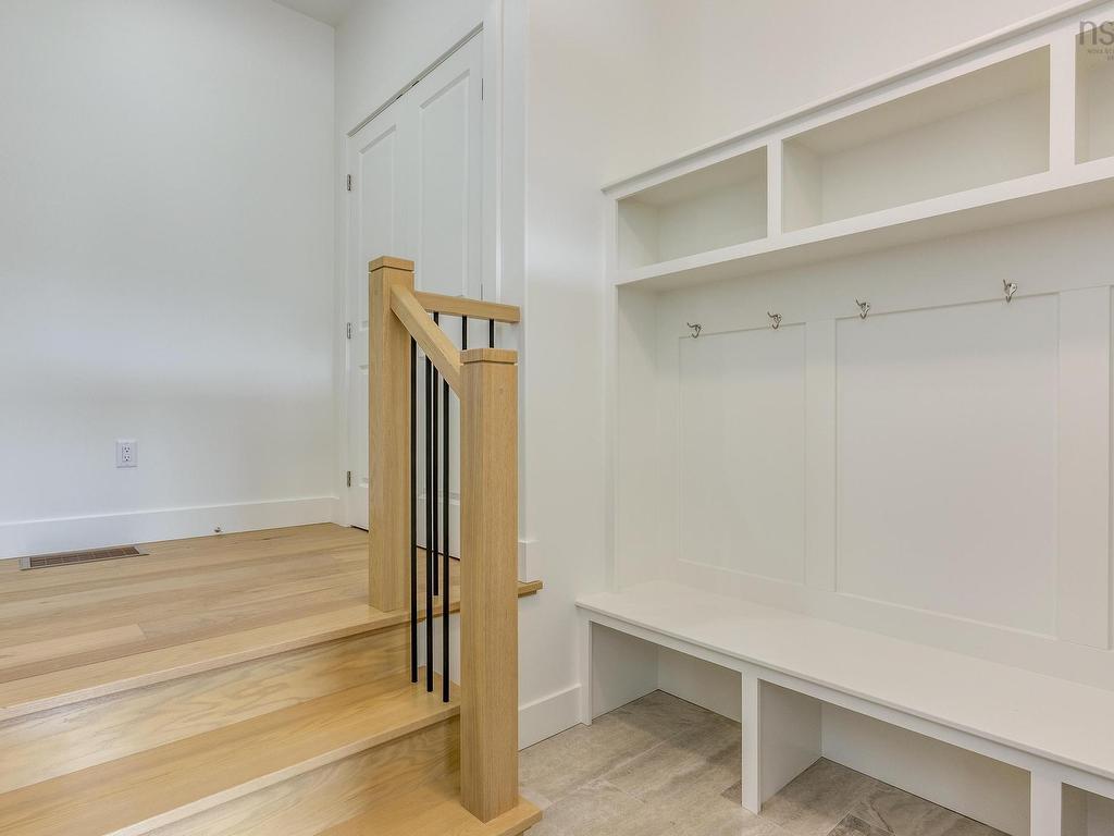 












PUN56 113 Puncheon Way

,
Bedford,




NS
B4B 2L1

