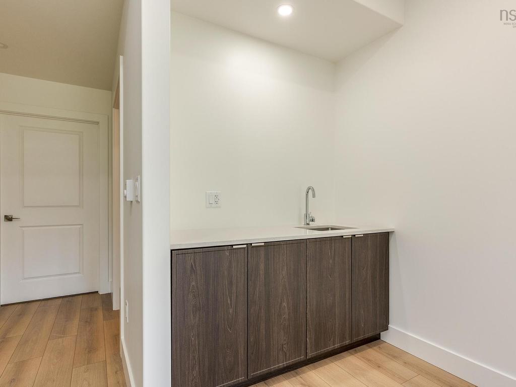 












PUN56 113 Puncheon Way

,
Bedford,




NS
B4B 2L1

