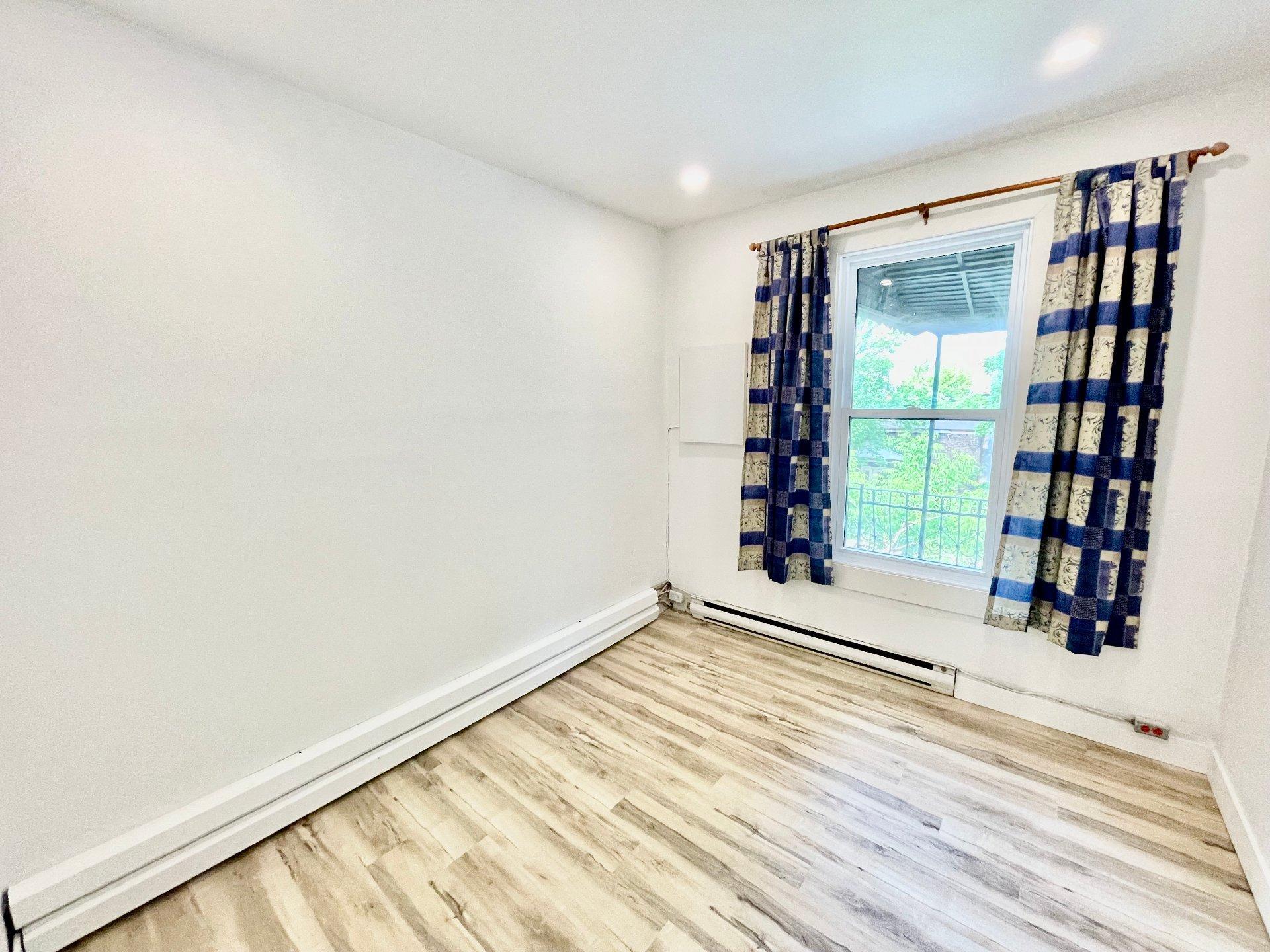 









5953


Rue D'Aragon

,
Montréal (Le Sud-Ouest),




QC
H4E3A9

