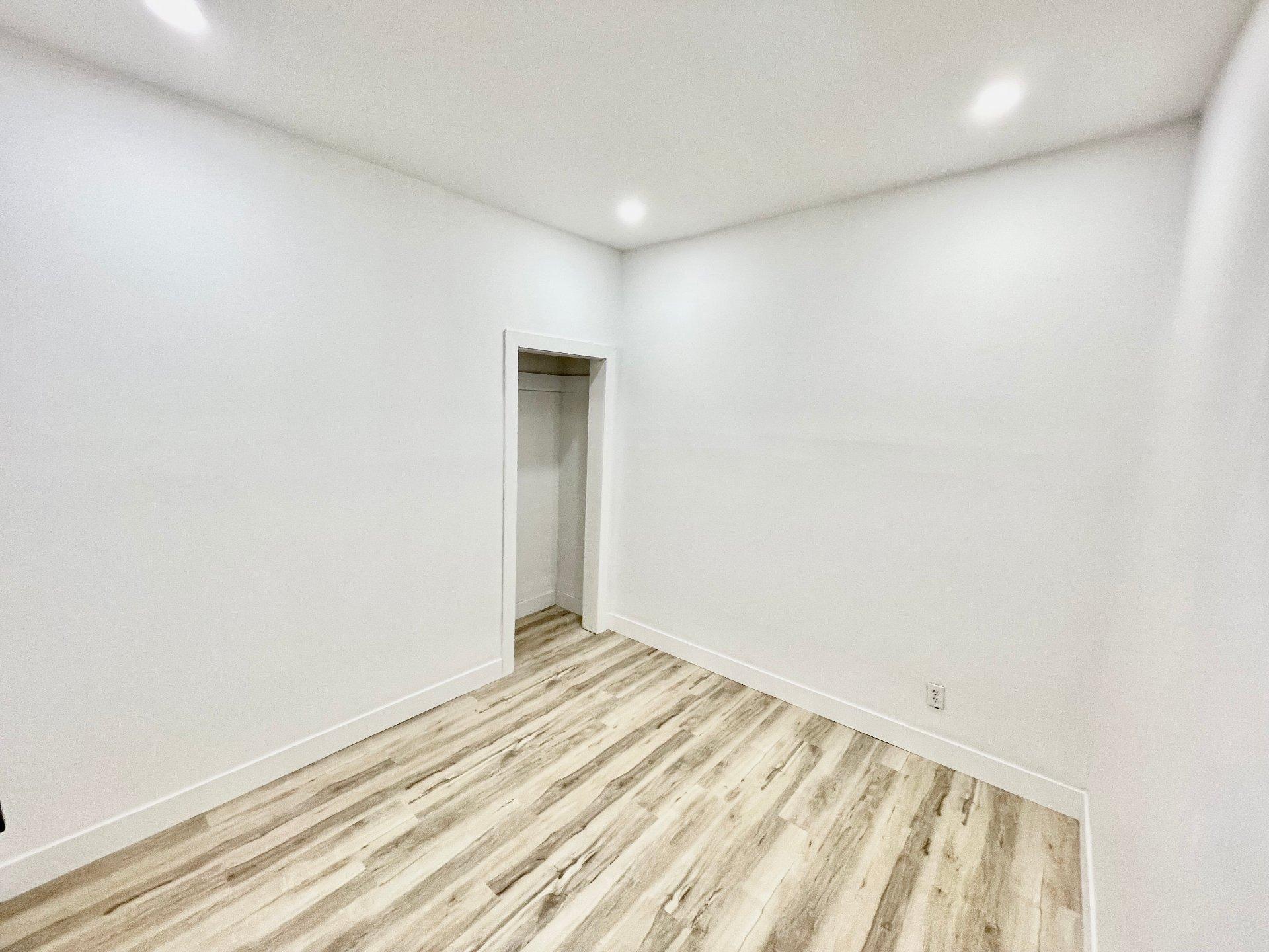 









5953


Rue D'Aragon

,
Montréal (Le Sud-Ouest),




QC
H4E3A9

