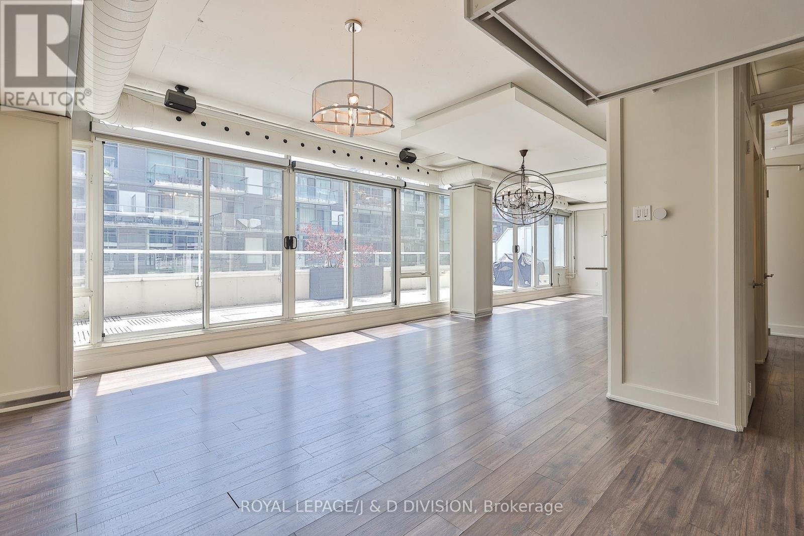 












705 - 32 STEWART STREET

,
Toronto,




Ontario
M5V3T2

