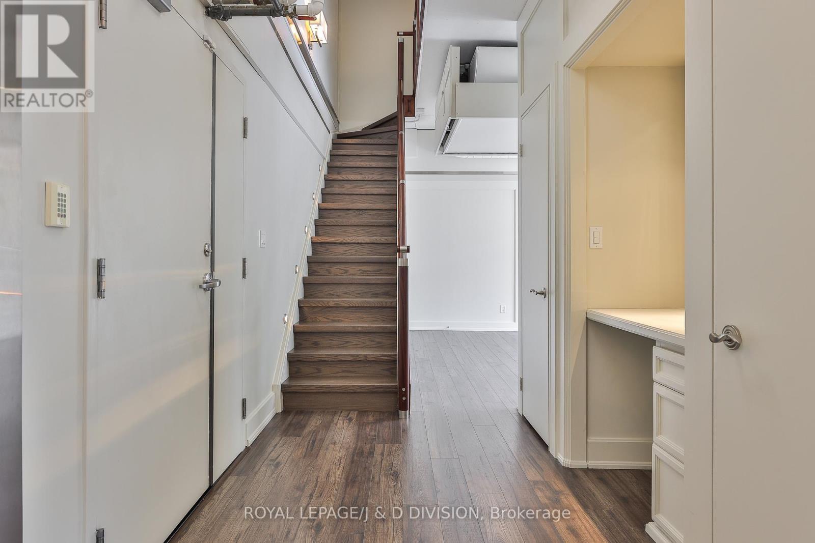 












705 - 32 STEWART STREET

,
Toronto,




Ontario
M5V3T2

