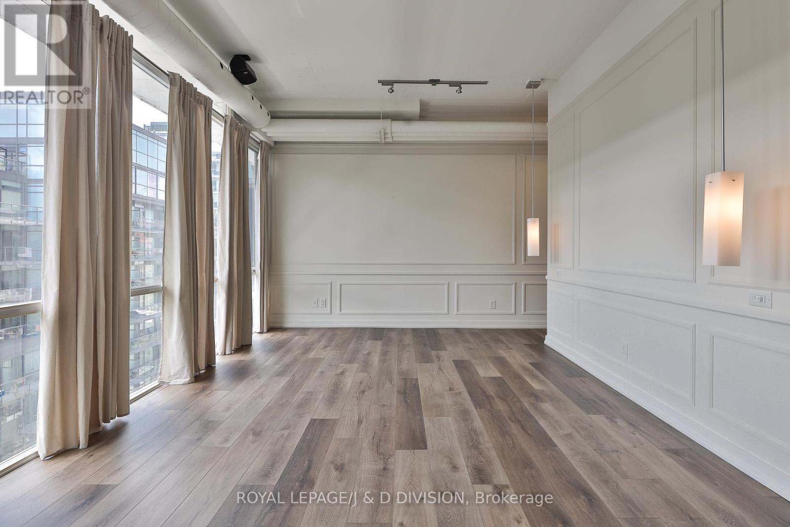 












705 - 32 STEWART STREET

,
Toronto,




Ontario
M5V3T2

