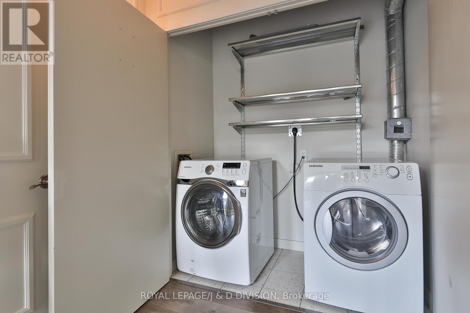 












705 - 32 STEWART STREET

,
Toronto,




Ontario
M5V3T2

