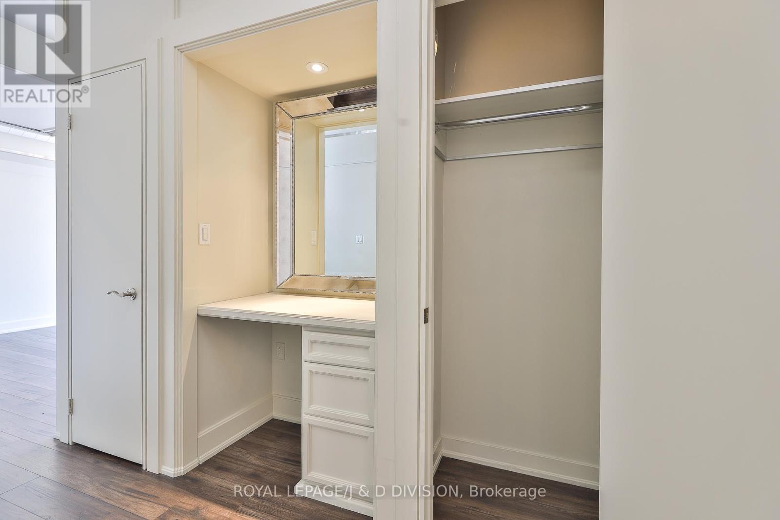 












705 - 32 STEWART STREET

,
Toronto,




Ontario
M5V3T2

