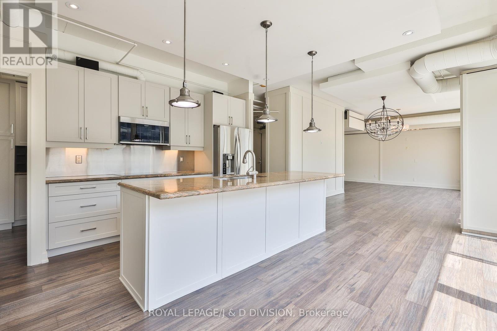 












705 - 32 STEWART STREET

,
Toronto,




Ontario
M5V3T2

