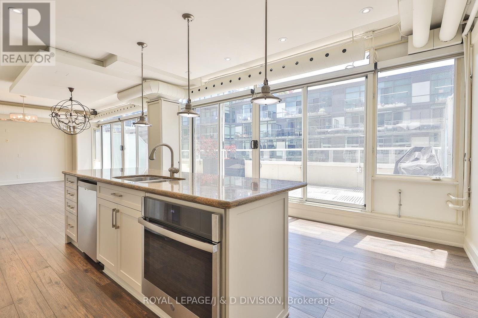 












705 - 32 STEWART STREET

,
Toronto,




Ontario
M5V3T2

