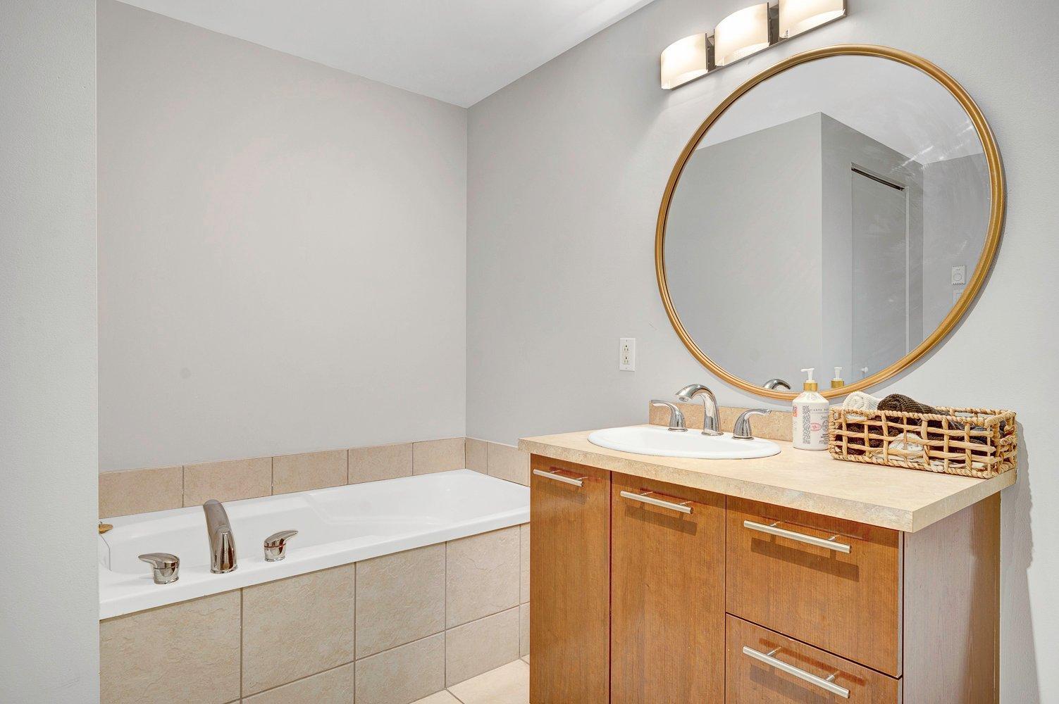 









1425


Boul. Le Corbusier

, 405,
Laval (Laval-des-Rapides),




QC
H7N6L3

