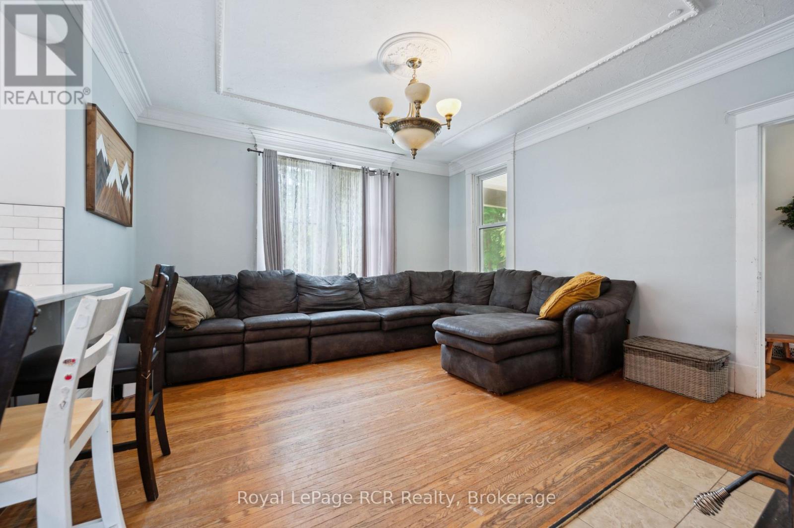 












308 FERGUS STREET

,
Wellington North (Mount Forest),




Ontario
N0G2L2

