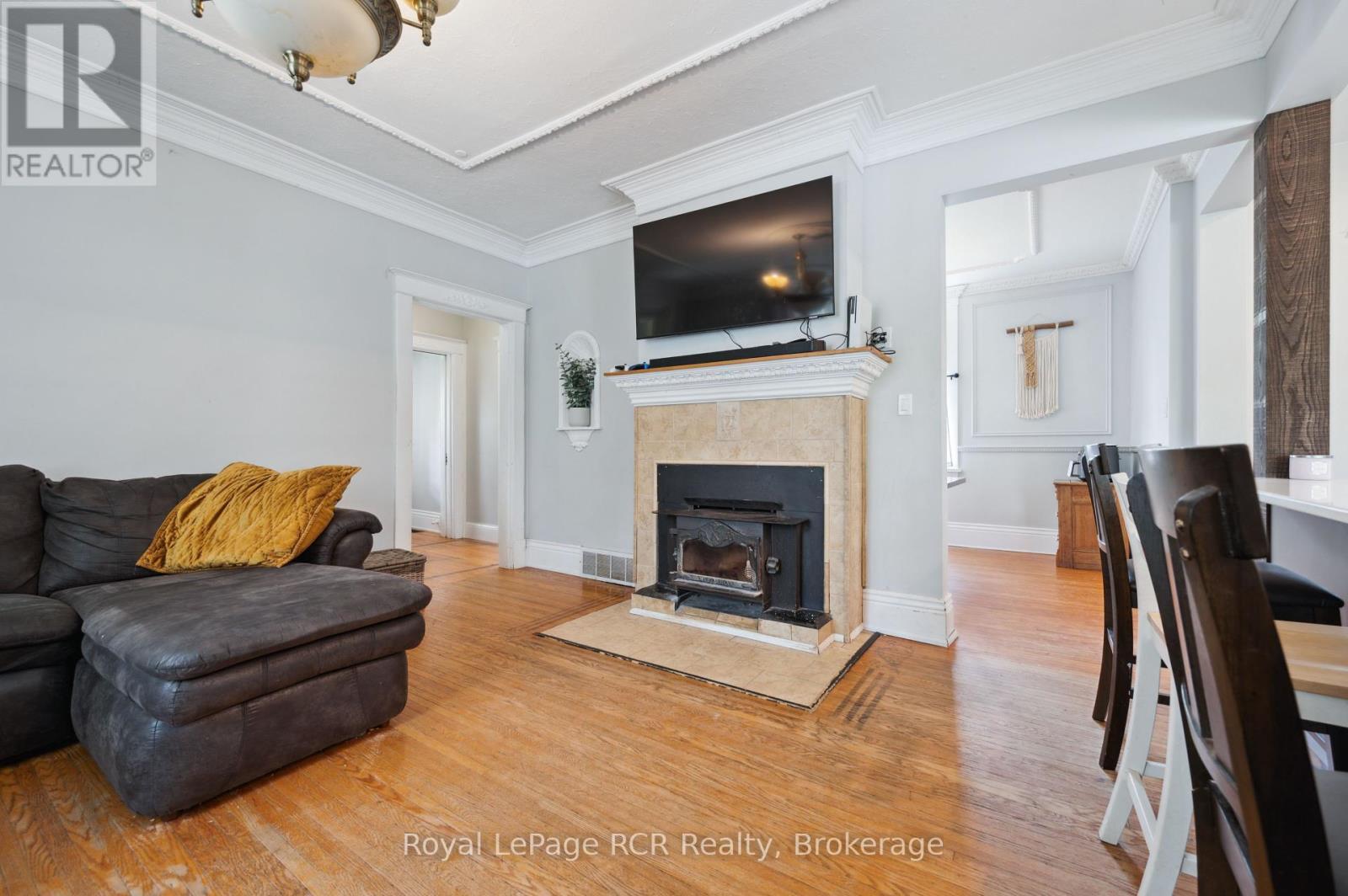 












308 FERGUS STREET

,
Wellington North (Mount Forest),




Ontario
N0G2L2

