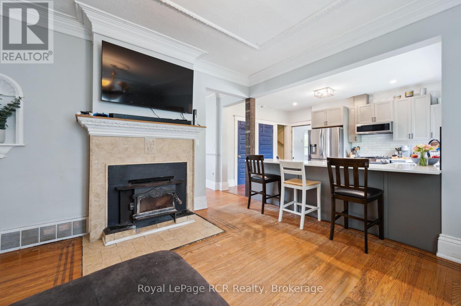 












308 FERGUS STREET

,
Wellington North (Mount Forest),




Ontario
N0G2L2

