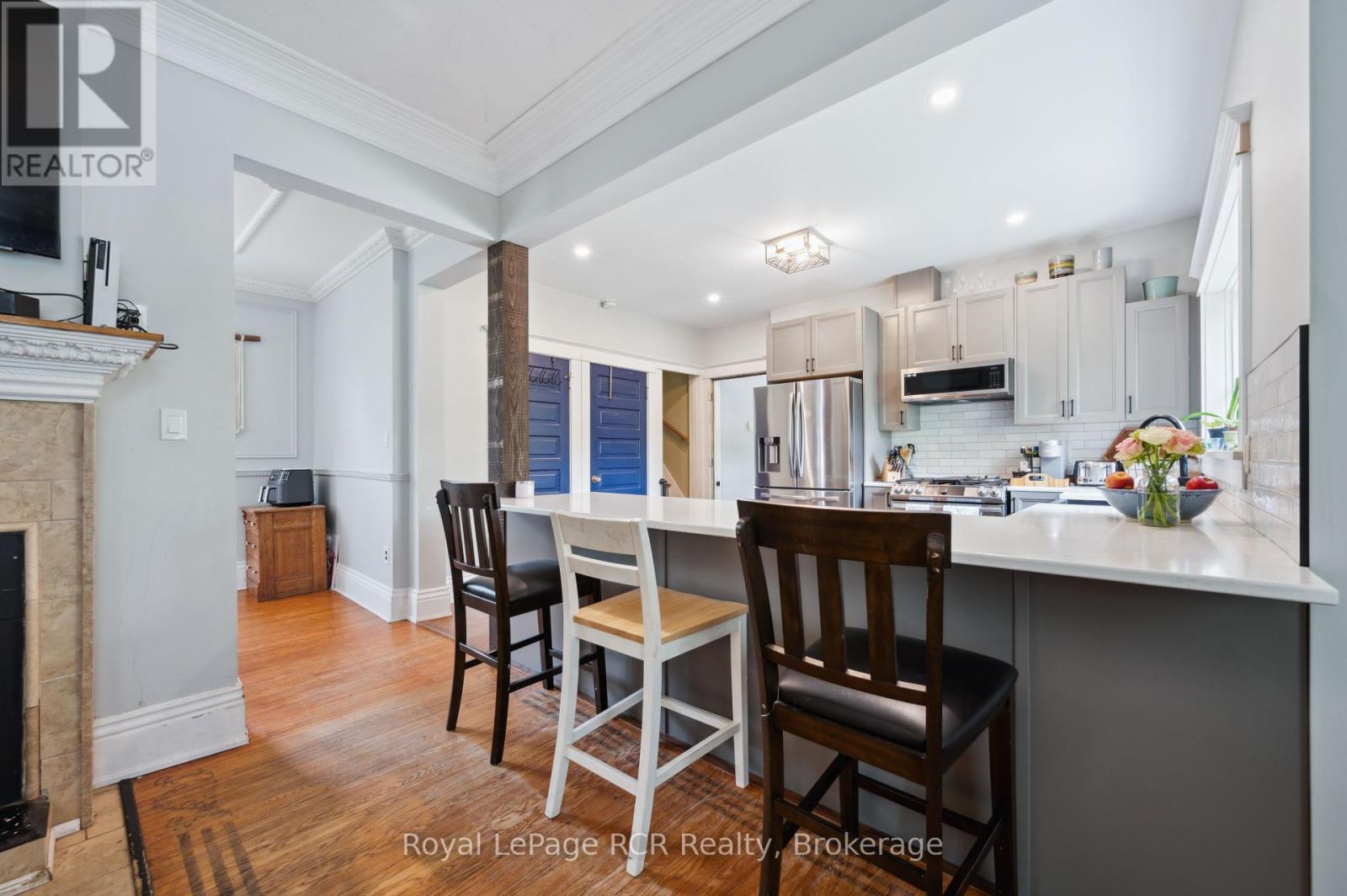 












308 FERGUS STREET

,
Wellington North (Mount Forest),




Ontario
N0G2L2

