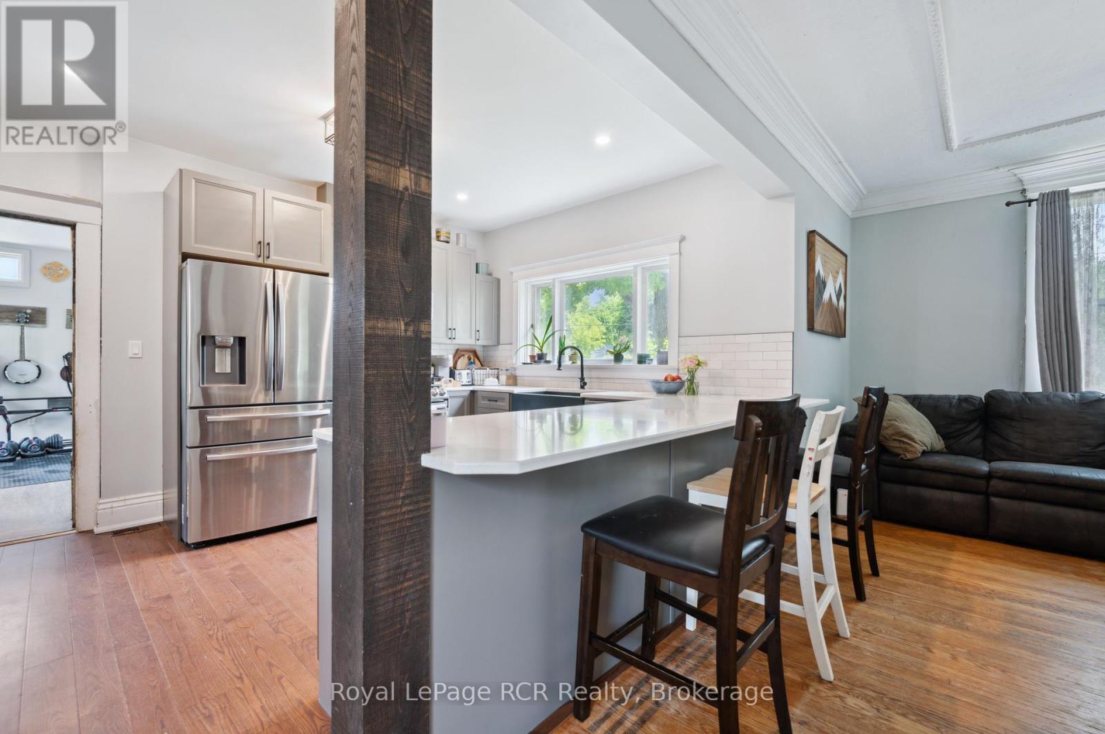












308 FERGUS STREET

,
Wellington North (Mount Forest),




Ontario
N0G2L2

