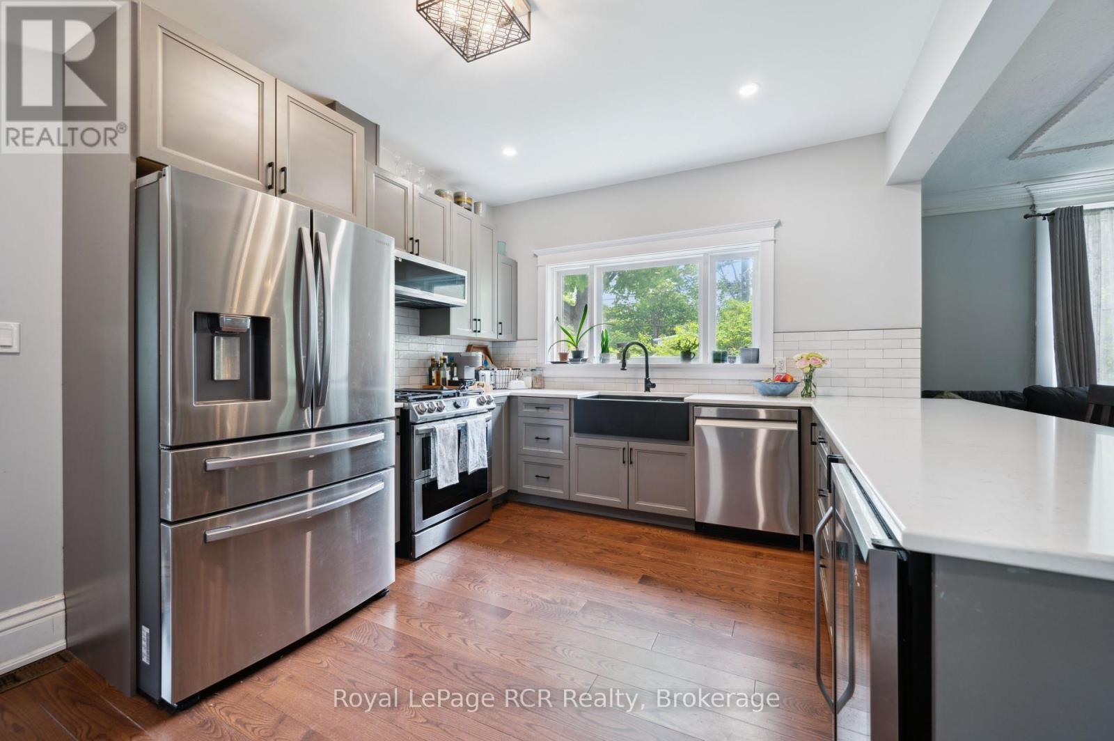 












308 FERGUS STREET

,
Wellington North (Mount Forest),




Ontario
N0G2L2

