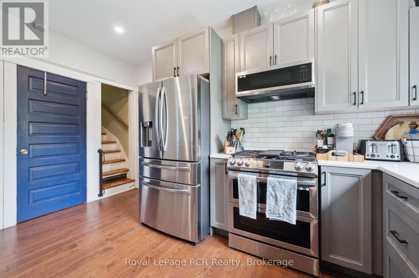 












308 FERGUS STREET

,
Wellington North (Mount Forest),




Ontario
N0G2L2

