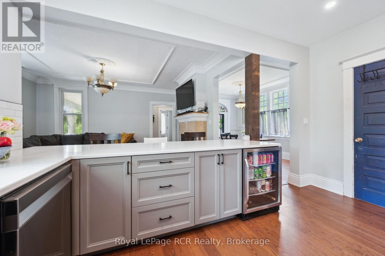 












308 FERGUS STREET

,
Wellington North (Mount Forest),




Ontario
N0G2L2

