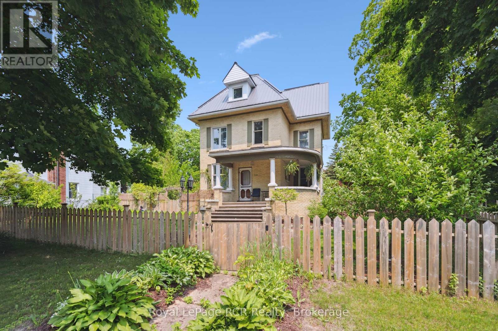 












308 FERGUS STREET

,
Wellington North (Mount Forest),




Ontario
N0G2L2

