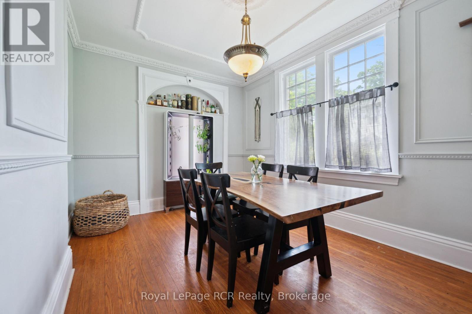 












308 FERGUS STREET

,
Wellington North (Mount Forest),




Ontario
N0G2L2

