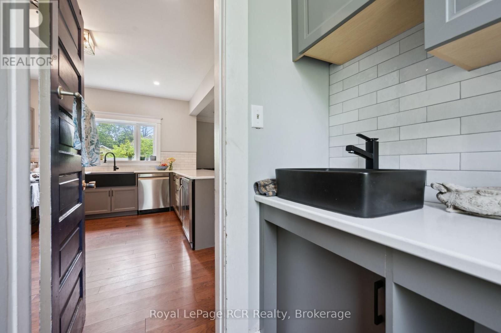 












308 FERGUS STREET

,
Wellington North (Mount Forest),




Ontario
N0G2L2

