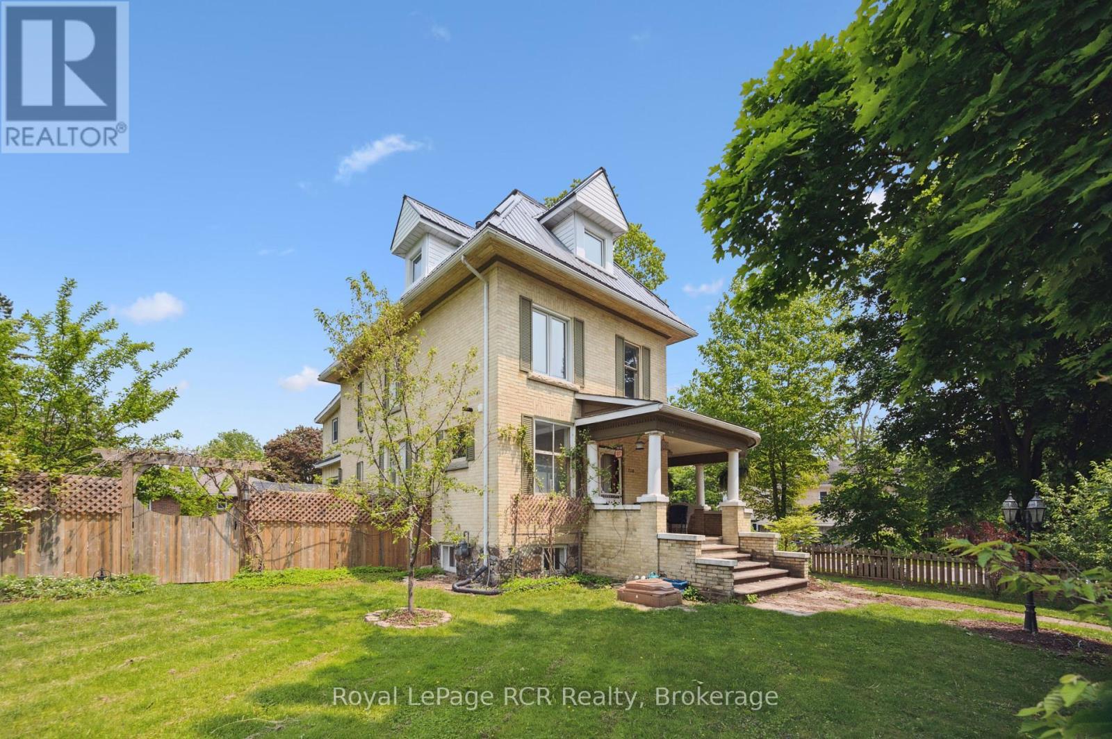 












308 FERGUS STREET

,
Wellington North (Mount Forest),




Ontario
N0G2L2

