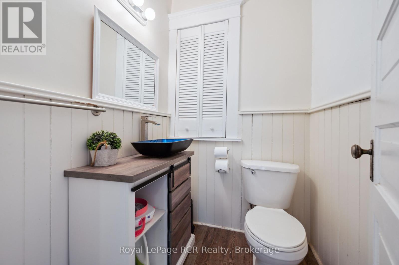 












308 FERGUS STREET

,
Wellington North (Mount Forest),




Ontario
N0G2L2

