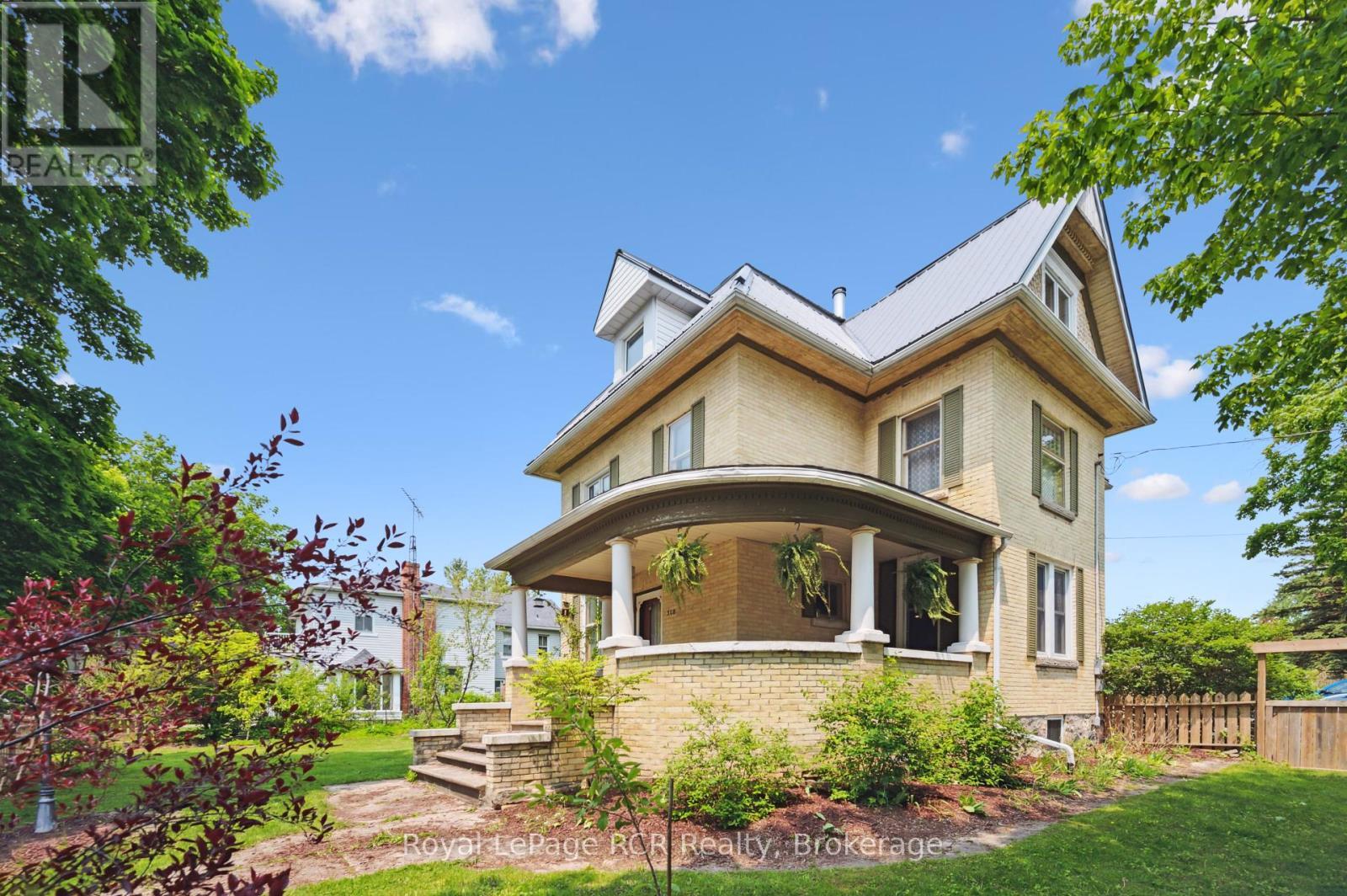 












308 FERGUS STREET

,
Wellington North (Mount Forest),




Ontario
N0G2L2

