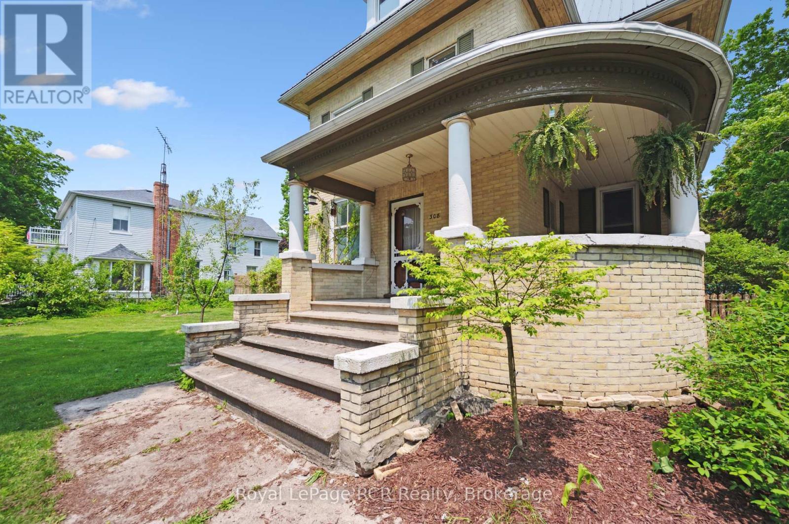 












308 FERGUS STREET

,
Wellington North (Mount Forest),




Ontario
N0G2L2

