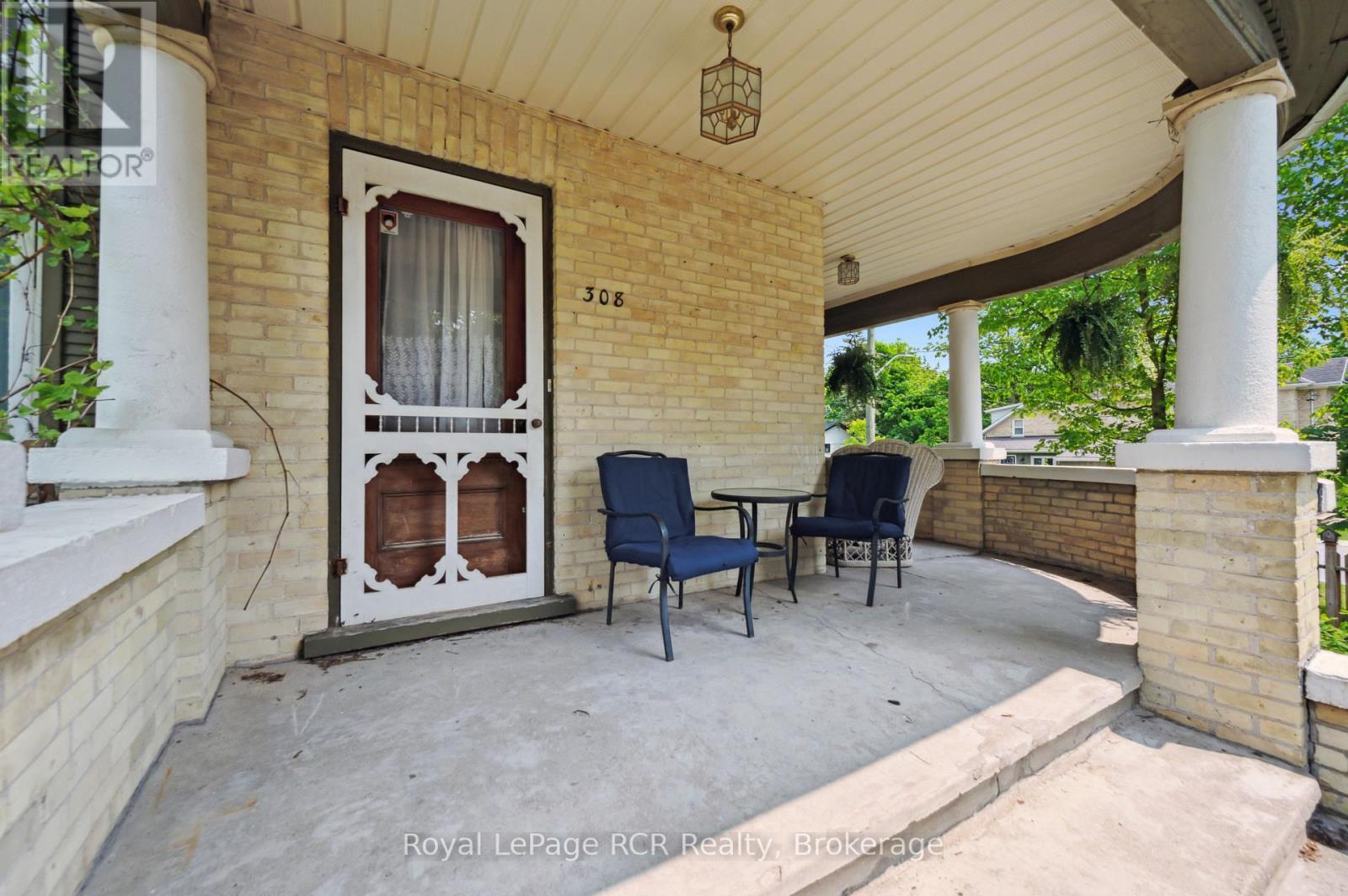 












308 FERGUS STREET

,
Wellington North (Mount Forest),




Ontario
N0G2L2

