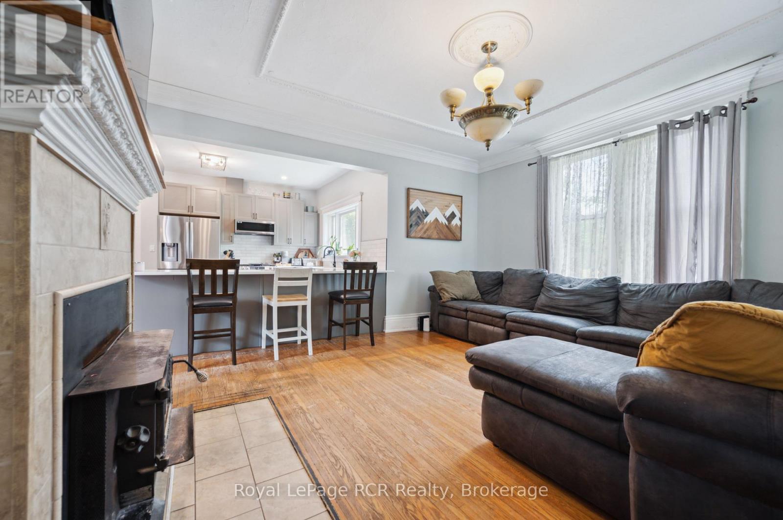 












308 FERGUS STREET

,
Wellington North (Mount Forest),




Ontario
N0G2L2

