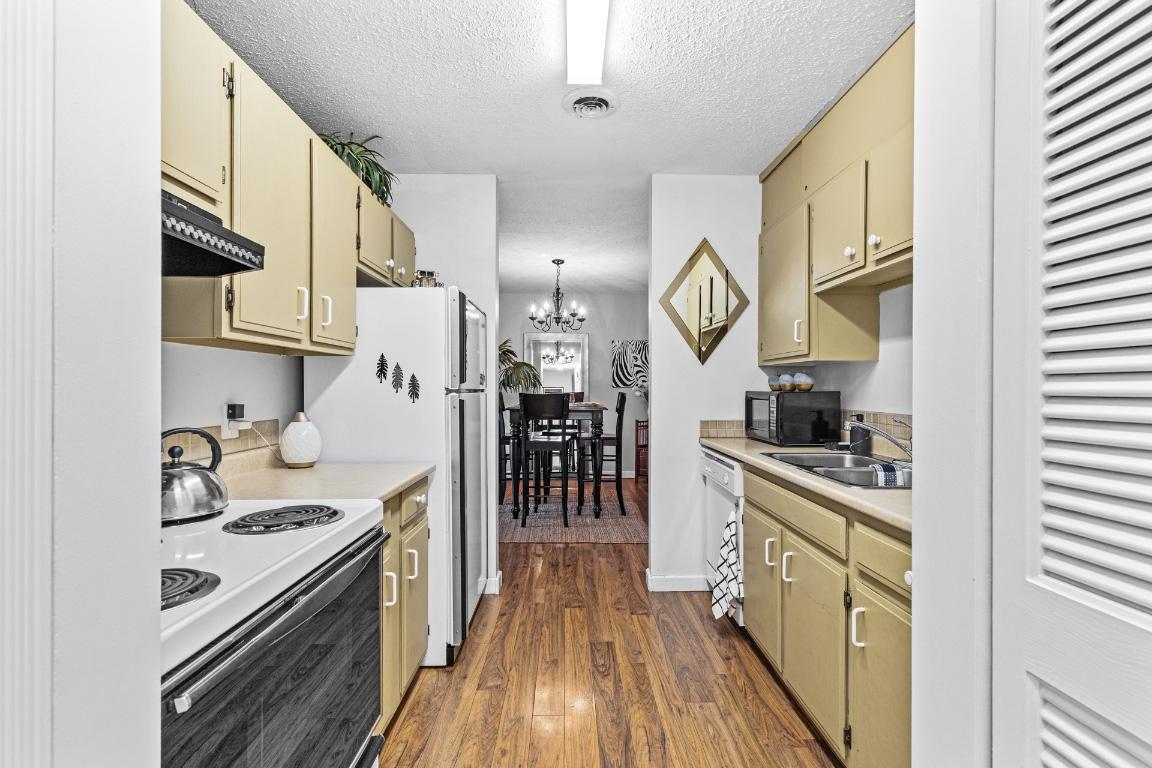 









1665


Ufton

Court, 218,
Kelowna,




BC
V1Y 8G7

