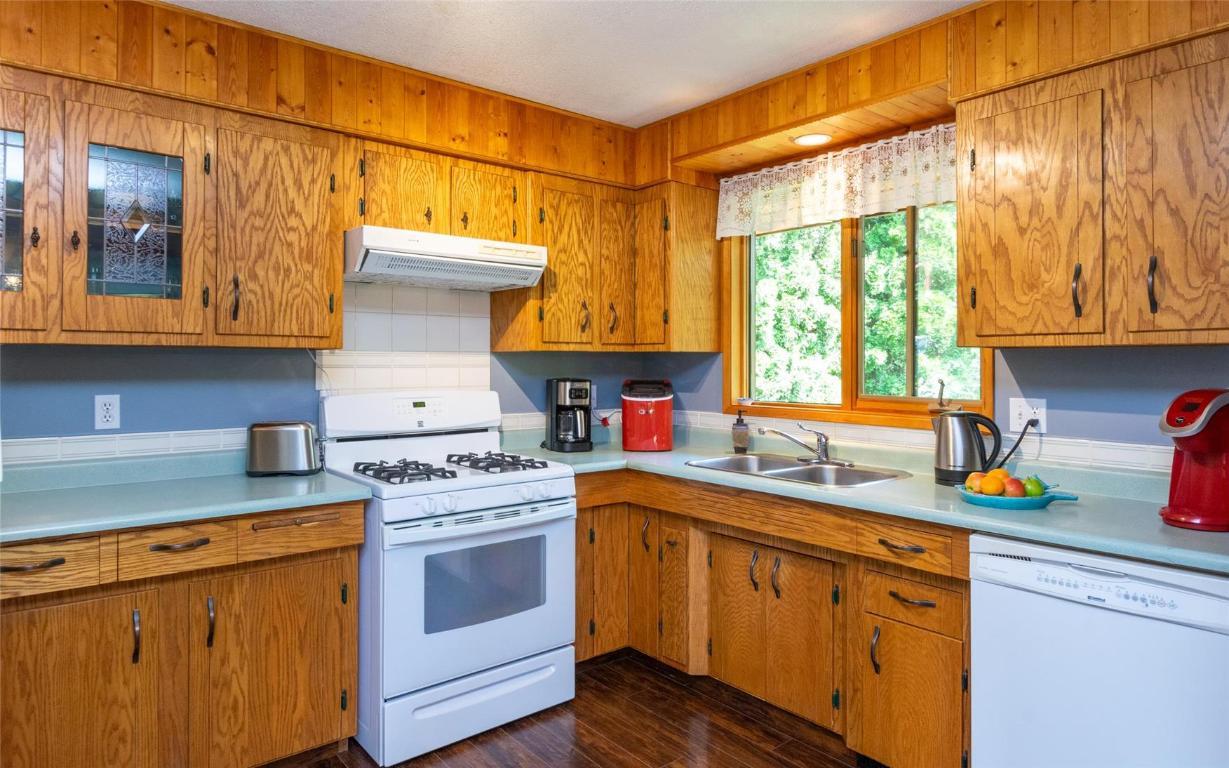 









2464


Waverly

Drive,
Blind Bay,




BC
V0E 2W0

