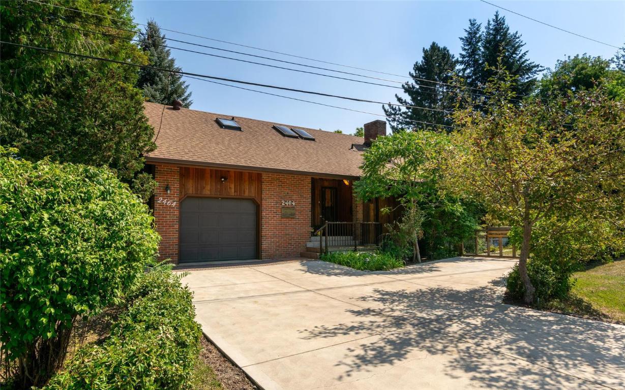 









2464


Waverly

Drive,
Blind Bay,




BC
V0E 2W0

