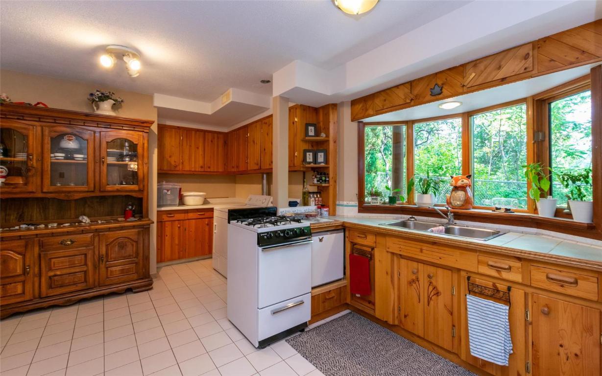 









2464


Waverly

Drive,
Blind Bay,




BC
V0E 2W0


