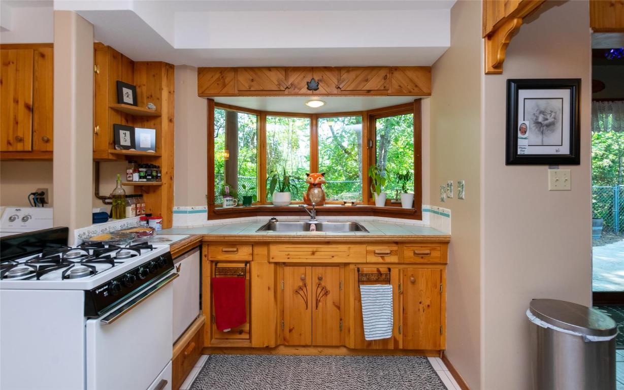 









2464


Waverly

Drive,
Blind Bay,




BC
V0E 2W0

