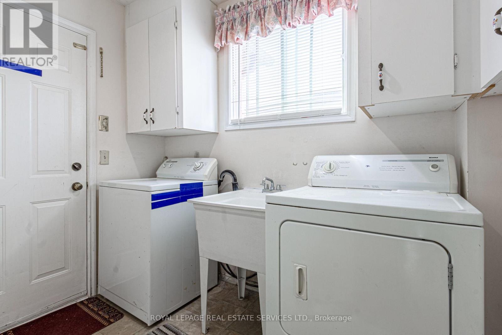 












111 STRAWBERRY DRIVE

,
Hamilton,




Ontario
L8E4R7


