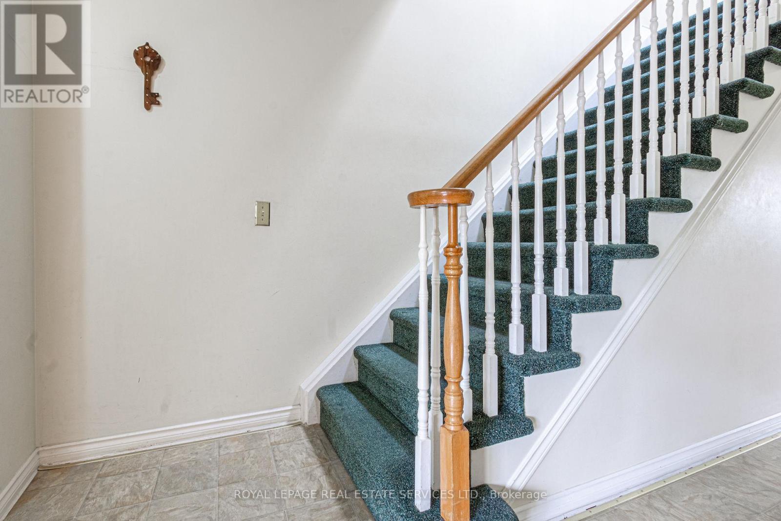 












111 STRAWBERRY DRIVE

,
Hamilton,




Ontario
L8E4R7

